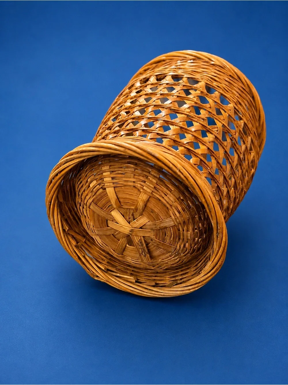 Vintage Woven Wicker Basket – Open Lattice Boho Cottage Decor